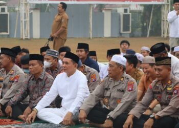 Pelaksanaan Salat Istisqa yang diikuti Bupati Bartim, M. Yamin, di Halaman Kantor Bupati, Selasa (8/9/2026). (ist)