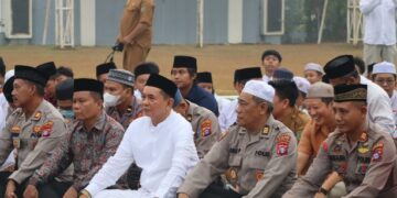 Pelaksanaan Salat Istisqa yang diikuti Bupati Bartim, M. Yamin, di Halaman Kantor Bupati, Selasa (8/9/2026). (ist)