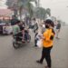 Pembagian masker gratis yang dilaksanakan Rimau Group dan PWI Barito Timur beserta Tim Posko Karhutla di depan Kantor Bupati Barito Timur, Sabtu (12/9/2026).