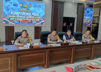 Kapolda Kalteng Irjen Pol Iwan Kurniawan, memimpin konferensi pers gakum Program Prioritas Kapolri dan Karhutla Kalteng, Rabu (21/10/2026). (ist)