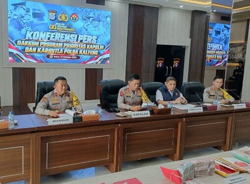 Kapolda Kalteng Irjen Pol Iwan Kurniawan, memimpin konferensi pers gakum Program Prioritas Kapolri dan Karhutla Kalteng, Rabu (21/10/2026). (ist)