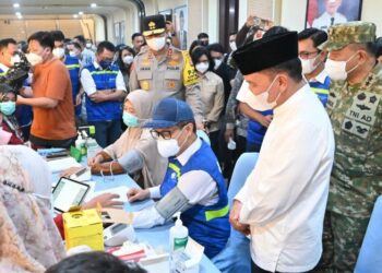 Menkes RI Budi Gunadi Sadikin cek kesehatan di Rumah Oksigen di Bundaran Besar Palangka Raya, Jumat (23/10/2026). (ist)
