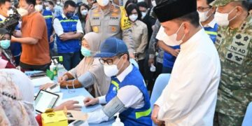 Menkes RI Budi Gunadi Sadikin cek kesehatan di Rumah Oksigen di Bundaran Besar Palangka Raya, Jumat (23/10/2026). (ist)