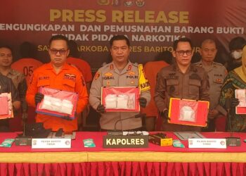 Kapolres Barito Timur AKBP Iqbal Sengaji, beserta jajaran Forkopimda dalam press release dan pemusnahan barang bukti, Kamis (15/10/2026).