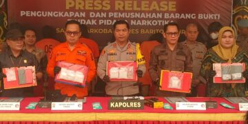 Kapolres Barito Timur AKBP Iqbal Sengaji, beserta jajaran Forkopimda dalam press release dan pemusnahan barang bukti, Kamis (15/10/2026).