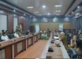 Bupati Barito Utara, H. Shalahuddin memimpin rapat koordinasi terkait percepatan pelebaran jalan tersebut, Senin (5/10/2026).
