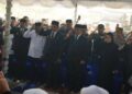 Wakil Gubernur Kalteng, H. Edy Pratowo, dan Bupati Barito Utara H. Shalahuddin, memberikan penghormatan terakhir untuk H. Nadalsyah Koyem dalam prosesi pemakaman, Rabu (7/10/2026).
