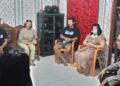 Mediasi yang melibatkan seorang perempuan bersuami dan laki-laki yang juga telah beristri menghebohkan warga di Kelurahan Sei Gohong, Kecamatan Bukit Batu, Kota Palangka Raya, Sabtu (10/10/2026).
