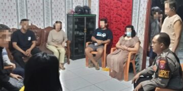 Mediasi yang melibatkan seorang perempuan bersuami dan laki-laki yang juga telah beristri menghebohkan warga di Kelurahan Sei Gohong, Kecamatan Bukit Batu, Kota Palangka Raya, Sabtu (10/10/2026).