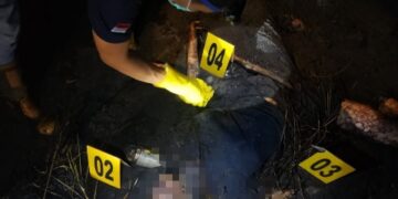 Petugas inafis Polres Barito Timur melakukan olah TKP. (ist)