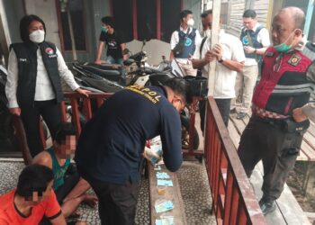 Pelaksanaan tes urine yang dilakukan jajaran Polresta Palangka Raya di Kampung Puntun, Kamis (15/10/2026). (ist)