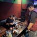 Petugas melakukan pemeriksaan di tempat hiburan malam dan melakukan tes urine pengunjung, Sabtu (17/10/2026). (ist)