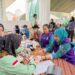 Ketua TP PKK Barito Utara, Hj. Maya Savitri Shalahuddin, cek kesehatan disela pembukaan program Pelayanan Kesehatan Bergerak (PKB), warga Desa Mampuak I, Kecamatan Teweh Timur, Sabtu (17/10/2026).