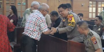 Kapolresta Palangka Raya Kombes Pol Andiyatna, ketika menyapa para jemaat Gereja HKBP Ress melalui program Minggu Kasih, Minggu (25/10/2026). (ist)