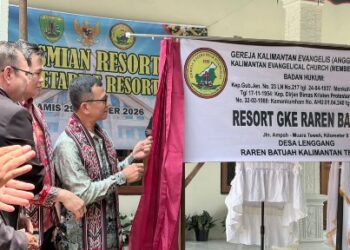 Bupati Barito Timur M. Yamin diwakili Staf Ahli Osa Awatanu, menandai peresmian Resort GKE Raren Batuah, Kamis (29/10/2026). (ist)