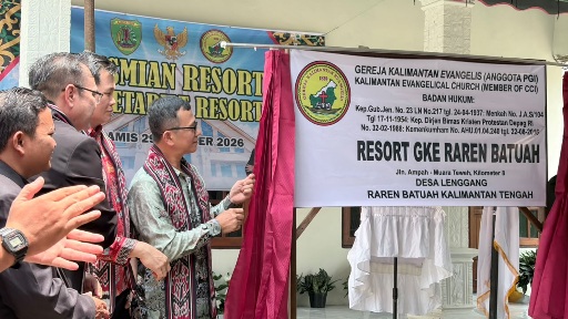 Bupati Barito Timur M. Yamin diwakili Staf Ahli Osa Awatanu, menandai peresmian Resort GKE Raren Batuah, Kamis (29/10/2026). (ist)
